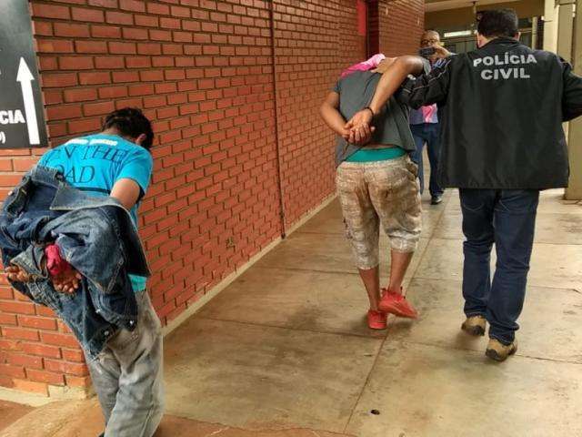 L&iacute;deres ind&iacute;genas det&ecirc;m suspeitos de matar casal a facadas e pauladas