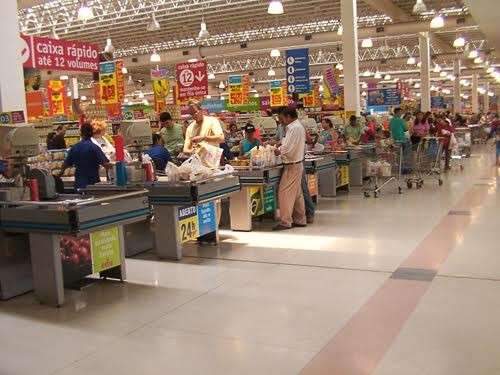 &Oacute;rg&atilde;os p&uacute;blicos fecham a partir de sexta e lojas n&atilde;o abrem na segunda