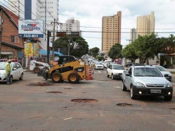 Juiz bloqueia R$ 85 milh&otilde;es de 28 r&eacute;us por suposta fraude no tapa-buraco