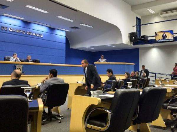 Vereadores v&atilde;o pedir que Justi&ccedil;a libere aterro provisoriamente
