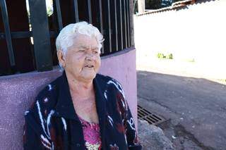 Enedina mora há 39 anops no bairro, &quot;cortado&quot; pelo Dr Pedro. (Foto: Henrique Kawaminami)