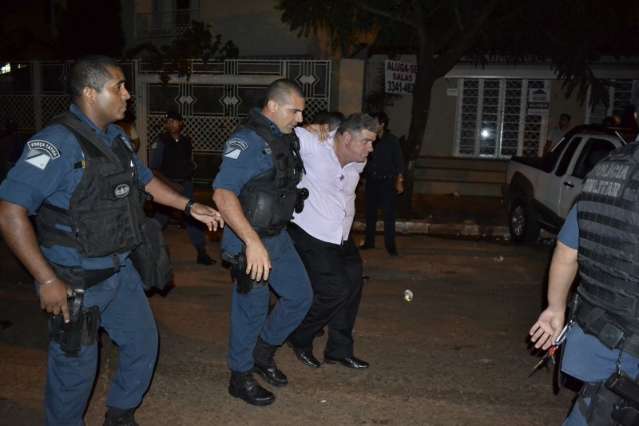 Presidente regional do PHS &eacute; preso pela PM na sa&iacute;da do debate