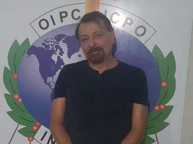 Avi&atilde;o que ir&aacute; transportar Cesare Battisti faz parada em Corumb&aacute;