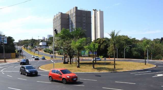 Reinaldo e Marquinhos entregam obras na rotat&oacute;ria da Mato Grosso hoje