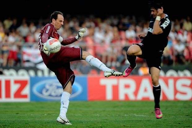 Corinthians vence de virada cl&aacute;ssico contra S&atilde;o Paulo no Morumbi