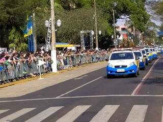 Público acompanhou atividades nas calçadas da Marcelino Pires. (Foto: Adilson Domingos)