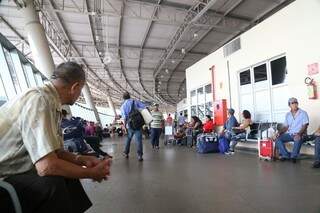 Nesta manhã, o movimento ainda estava tímido no Terminal Rodoviário de Campo Grande. (Foto: Fernando Antunes) 