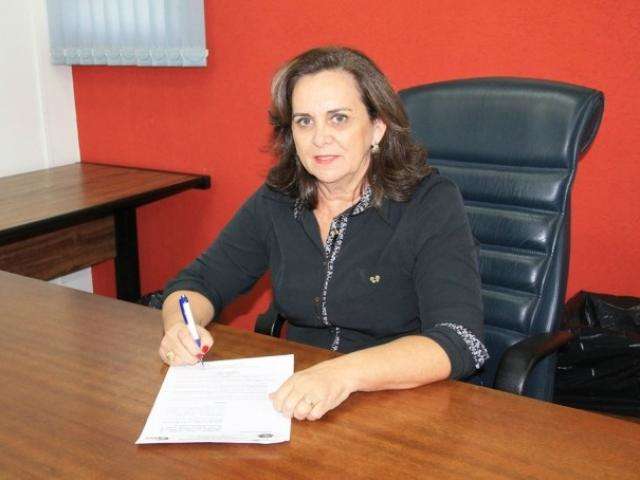 Vice assume, &quot;fecha&quot; prefeitura ao p&uacute;blico por 10 dias e amplia expediente