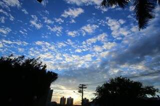 Dia amanheceu parcialmente nublado em Campo Grande (Foto: André Bittar)