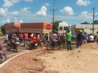 Acidente ocorreu na Rua Alaide Correa da Silva. (Foto: Fronteira News)