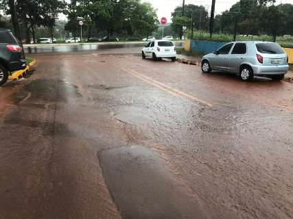Chuva forte atinge Campo Grande e Inmet alerta para risco de alagamentos