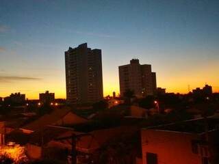 Campo Grande amanheceu com céu sem nuvens no primeiro dia de novembro. (Foto: André Bittar)