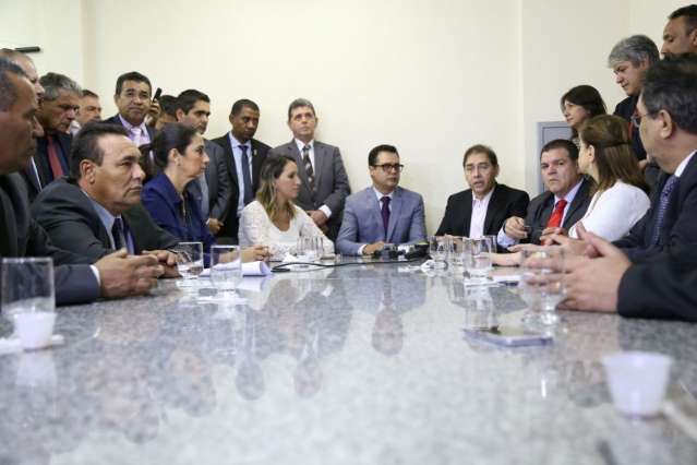  Bernal vai &agrave; C&acirc;mara pedir aprova&ccedil;&atilde;o do projeto que garante 13&ordm; dos servidores