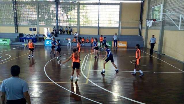 Equipe feminina de basquete de Tr&ecirc;s Lagoas garante vaga na semifinal