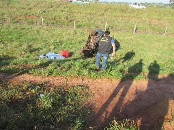 Homem morre ao ser arremessado de ve&iacute;culo em capotamento na MS-276