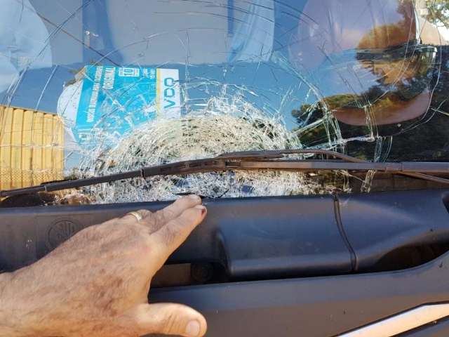 Caminhoneiros ignoram escolta e apedrejam comboio na BR-163 