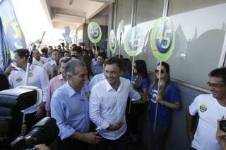 Aécio Neves e Azambuja fazem campanha em Dourados (Foto: Divulgação)