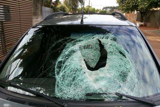 Ve&iacute;culos s&atilde;o atacados a pedradas em rodovia entre Dourados e Itapor&atilde; 