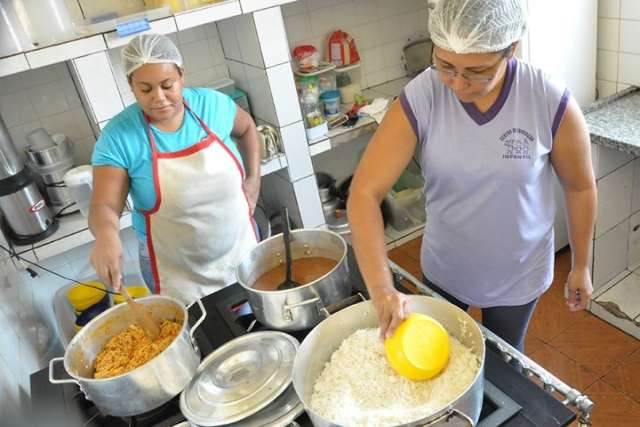 TCE suspende licitação de R$ 43 milhões para terceirizar merenda