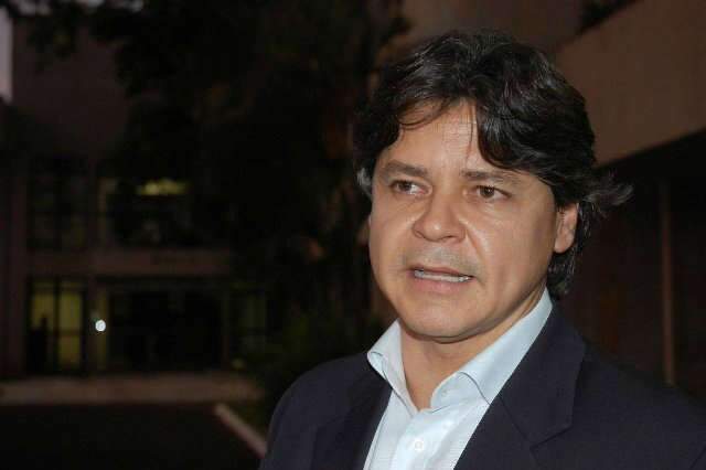  Oposi&ccedil;&atilde;o aposta em racha no PMDB com sa&iacute;da de Puccinelli do Executivo