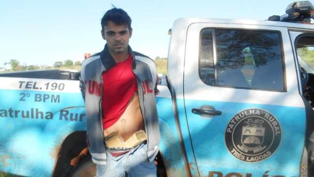 Pol&iacute;cia prende jovem com droga escondida na cueca 