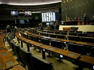 Falta de quórum impediu realização de sessão extraordinária no plenário da Câmara dos Deputados (Foto: Wilson Dias/Agência Brasil)