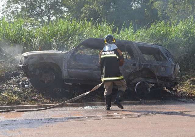 Colis&atilde;o de Blazer e carreta mata mulher e duas crian&ccedil;as carbonizadas