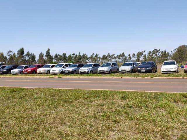 Pol&iacute;cia apreende 14 carros com contrabando, de agulha a maquiagem