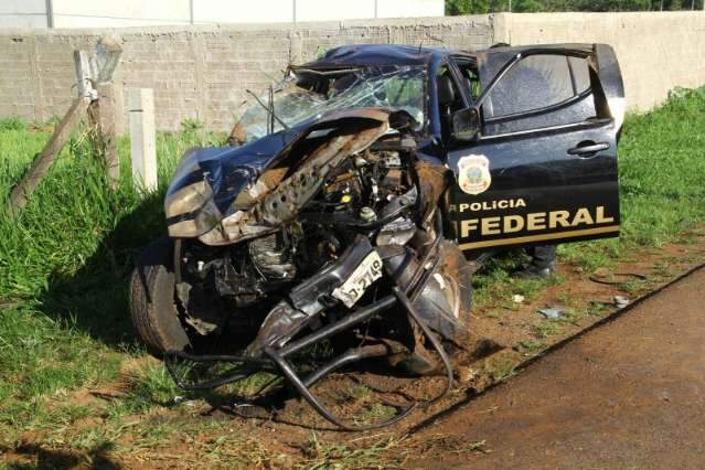 Bandidos causaram acidente com tr&ecirc;s mortos envolvendo PF, afirma PRF