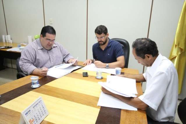 Comiss&atilde;o de Finan&ccedil;as da C&acirc;mara aprova contas de ex-prefeito Laerte Tetila