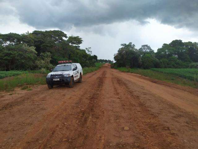 Corpo em decomposi&ccedil;&atilde;o &eacute; encontrado com m&atilde;os e p&eacute;s amarrados na fronteira