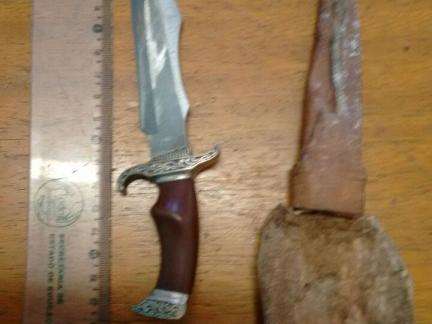 Suspeita de matar mulher a facadas &eacute; encontrada escondida embaixo de cama