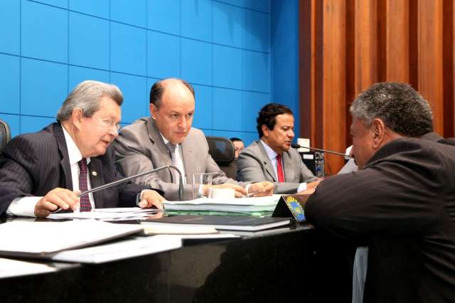 Deputados come&ccedil;am a votar os vetos do governador do ano passado