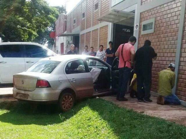 Dupla se assusta, foge da pol&iacute;cia e provoca acidente na fronteira