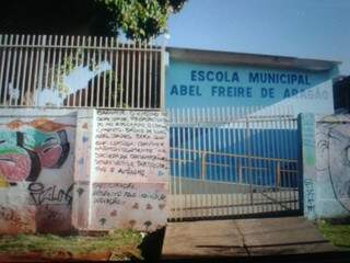 Na escola Abel Freire de Aragão, alunos têm dia letivo normal. (Foto: Marcos Ermínio)
