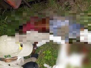 Bombeiro socorrendo vítima atingida por trem (Foto: Divulgação/ Bombeiros)