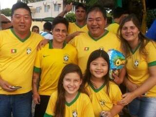 Thammy faz foto junto de família em Bonito.(Foto: reprodução Facebook) 