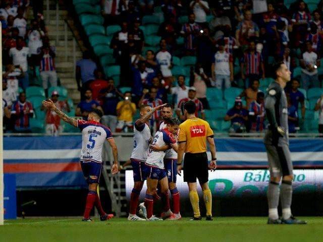 Bahia domina partida e vence o Botafogo por 2 a 0 em Salvador 