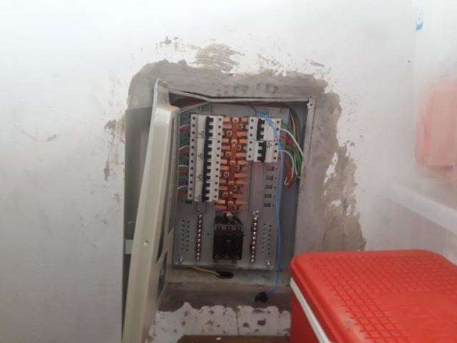 Bandidos invadem templo e roubam 100 metros de fios el&eacute;tricos 