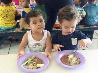 Crianças atendidas pelo projeto Joias de Cristo, de Campo Grande. (Foto: Divulgação/Vaquinha Social)