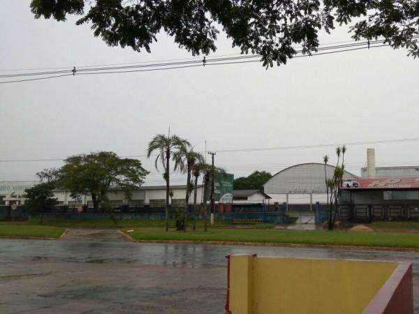 Com chuva desde a madrugada, aeroporto na fronteira opera com restri&ccedil;&otilde;es