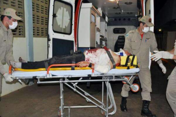  Engenheiro &eacute; baleado e esfaqueado em tentativa de assalto