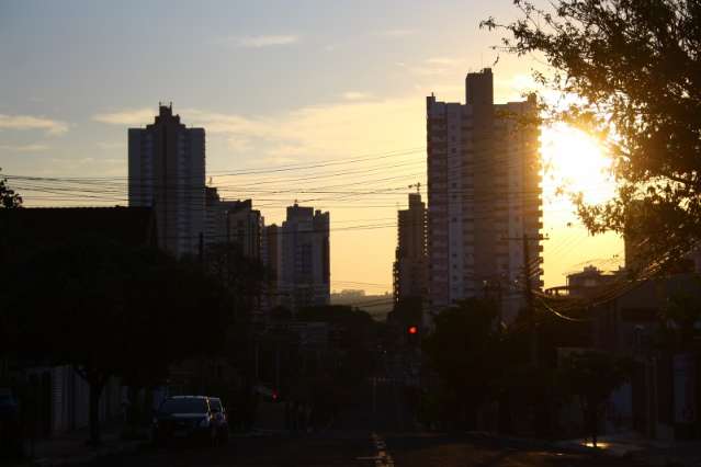 Capital tem segunda-feira de c&eacute;u nublado e pode chover