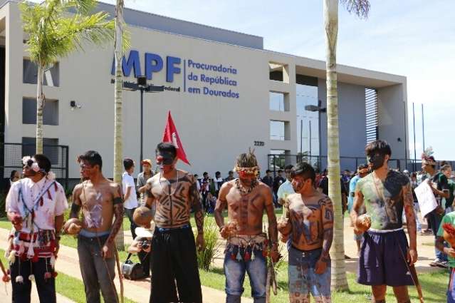 &Iacute;ndios recebem presidente da Funai com protesto por demarca&ccedil;&otilde;es