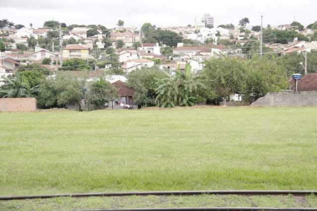 Armaz&eacute;m &eacute; interditado, mas toda a Esta&ccedil;&atilde;o Ferrovi&aacute;ria sofre efeitos do abandono