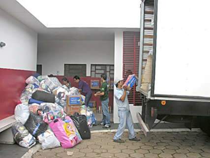  Mais 17 toneladas de donativos seguiram de MS para o RJ