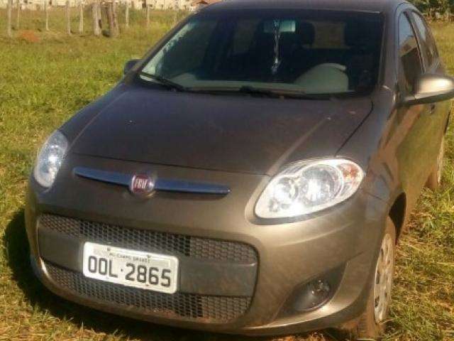 Carro roubado de idosa &eacute; achado a 10 km de local de crime