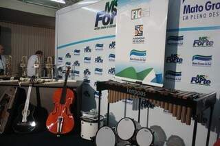 Instrumentos musicais vão ajudar na formação cultural da juventude (Foto: Marcos Ermínio)