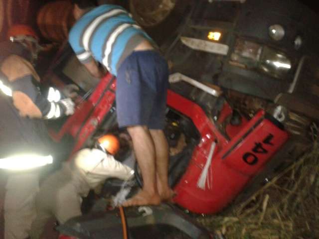 Garoto de f&eacute;rias morre em acidente com carreta na BR-163