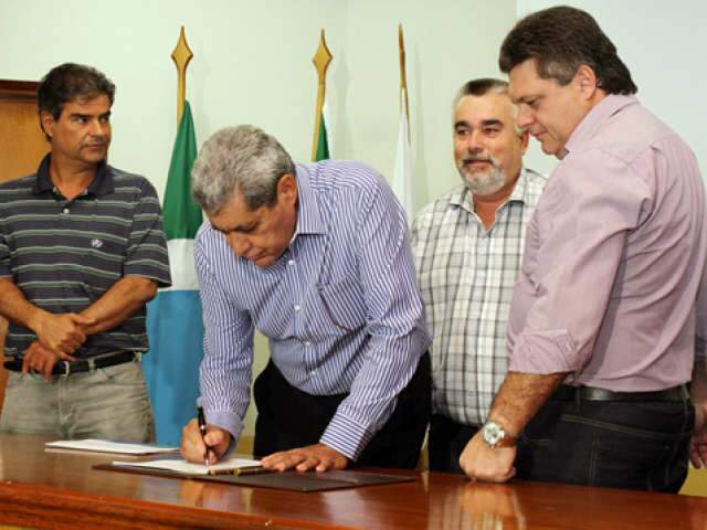  Governo renova conv&ecirc;nio com 60 prefeituras para manuten&ccedil;&atilde;o de estradas vicinais